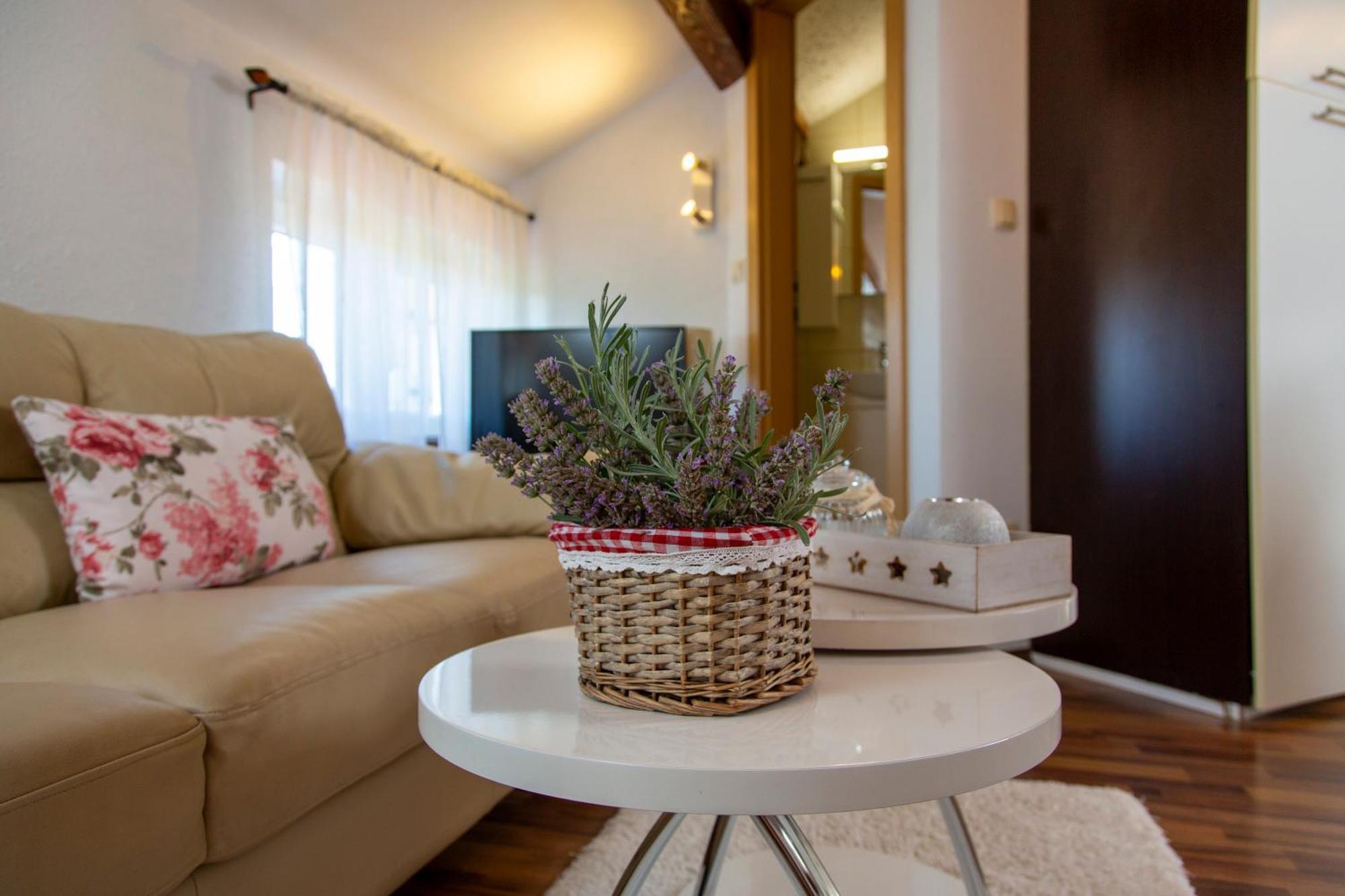 Apartman Viki Stinjan Pula Exterior photo